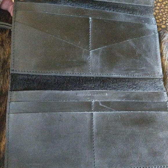 ELEVATE leather Trifold Leather Wallet - Picture 12 of 17